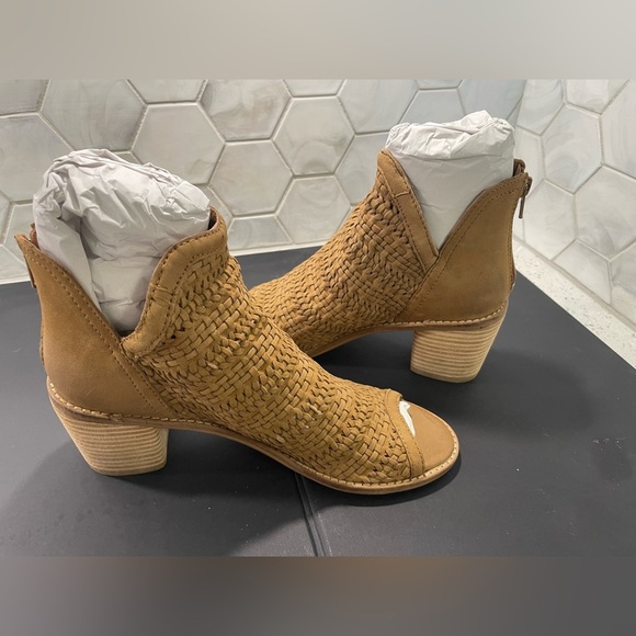 Sbicca Woman’s Tan Open Toe Woven Leather Anton Bootie Size 9 New Zippered - Picture 1 of 11